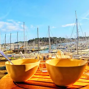 https://les-balcons-de-la-trinit-vue-sur-mer-et-le-port.inbrittany.com